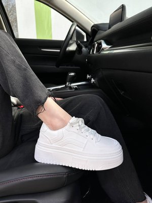 Кросівки білого кольору, мають дефект 1152-д фото