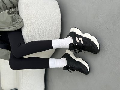 Кросівки жіночі на масивній підошві, чорний колір 1156 фото